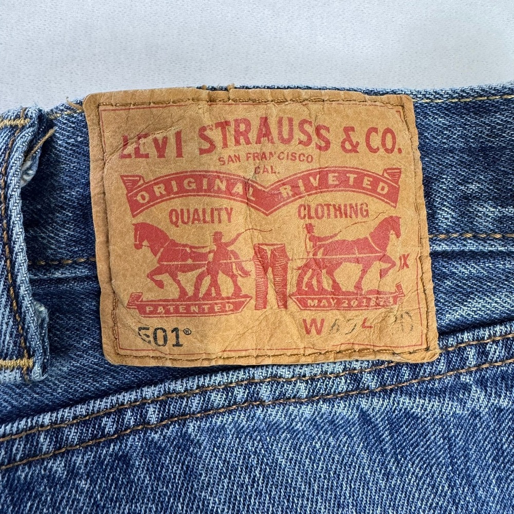 Levis 501 Original Fit Mens Blue Denim Straight Leg Button Fly Jeans W40 L30 - Picture 4 of 12